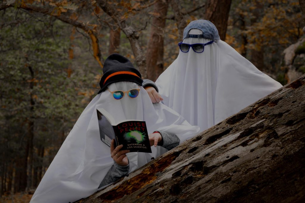 Fotografía de Halloween en Cercedilla. Blur Vision Media se disfraza de fantasmas