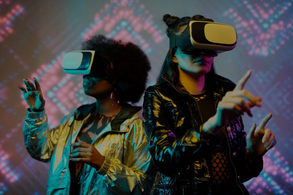 tendencias de vídeo, personas con gafas de realidad virtual