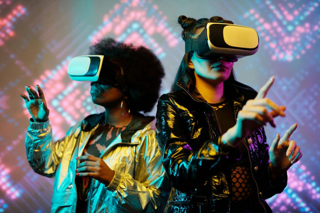 tendencias de vídeo, personas con gafas de realidad virtual